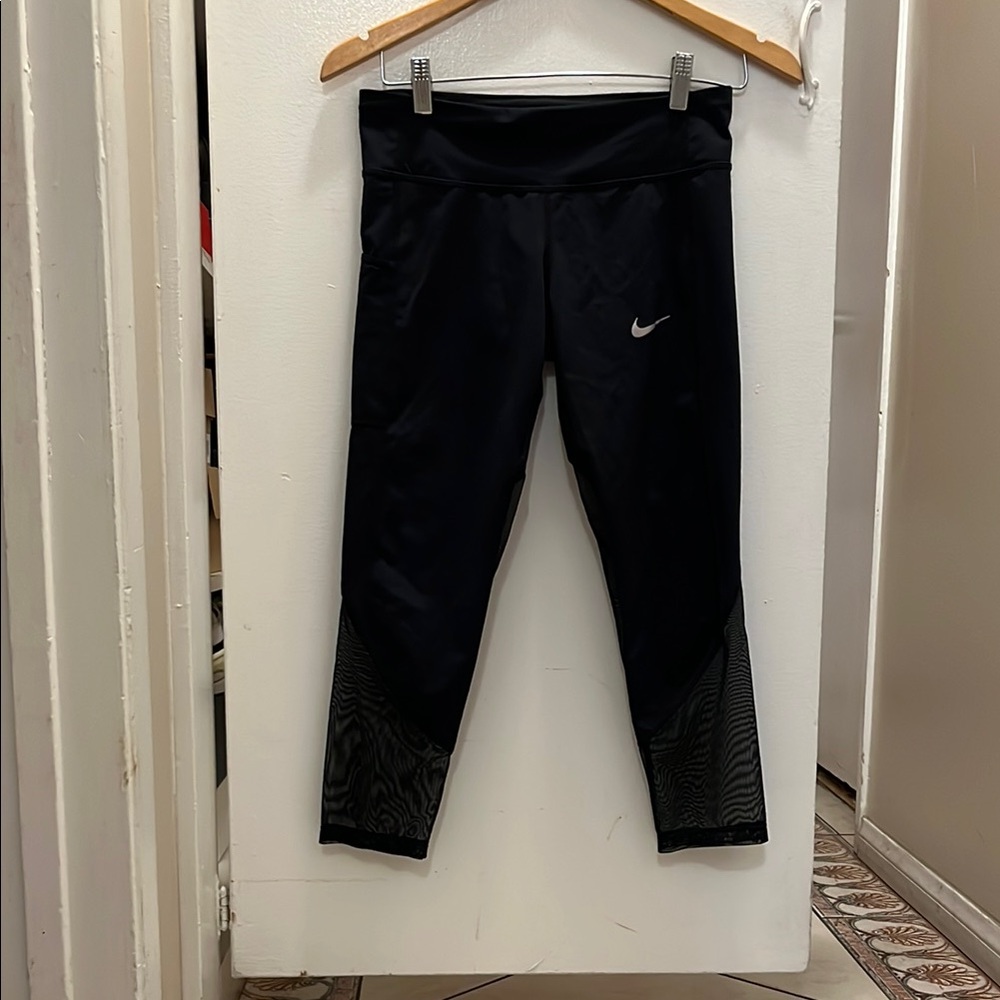 Nike Black capri Leggings Stretchy Athletic Wear